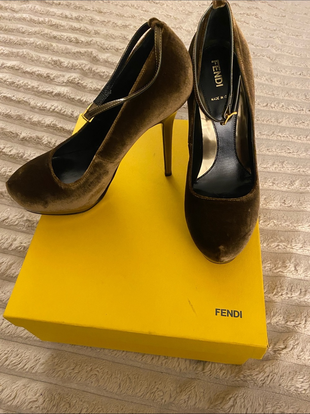 NWT, Fendi Olive Brown Velvet Stiletto Pumps with Gold Accent FENDI Box & bag